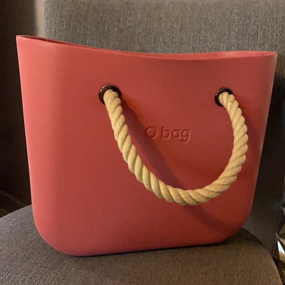 O bag ruby red XL with natural rope short handles. - Picture 5 of 6